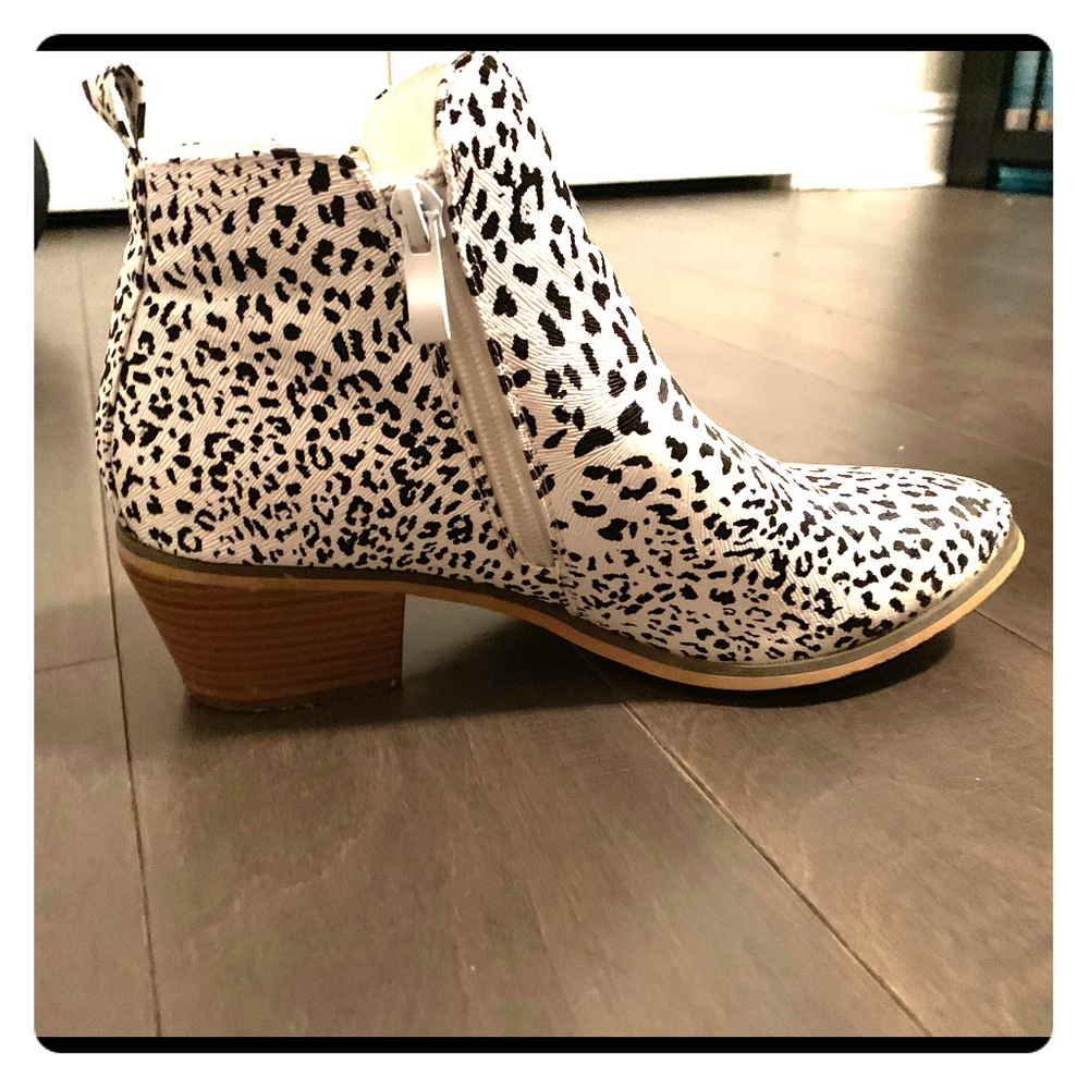 booties- white Cheetah